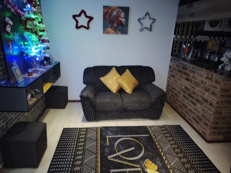 6 Bedroom Property for Sale in Roosendal Western Cape